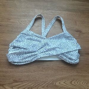 Lululemon cross bra